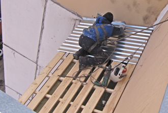 ремонт и установка козырьков на балконе обрешетки профнастил